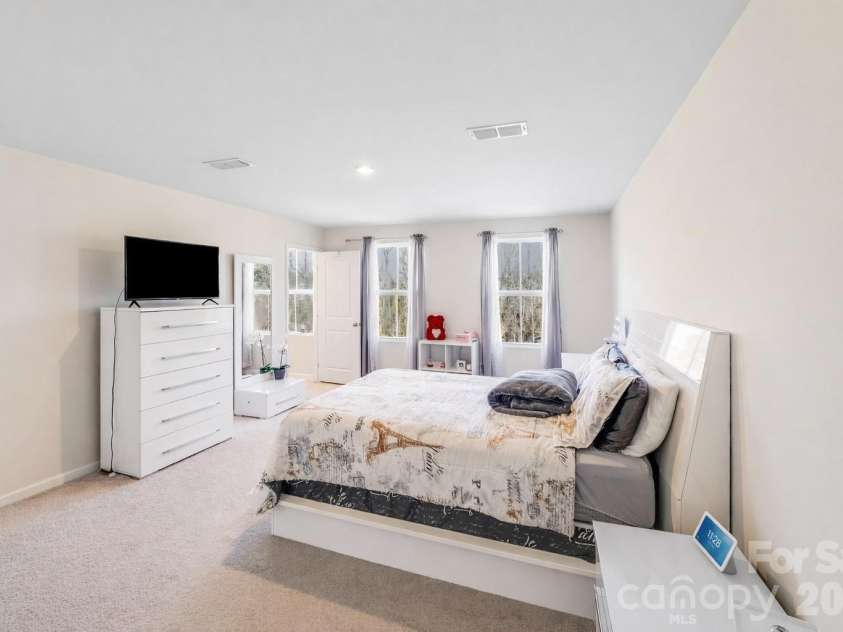 5019 Downhaul Drive, Charlotte, NC 28269.  MLS# CAR4335185, YatesRealty ID 22158. 