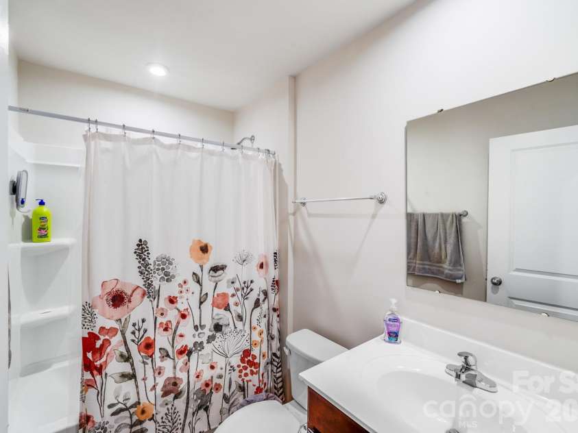 5019 Downhaul Drive, Charlotte, NC 28269.  MLS# CAR4335185, YatesRealty ID 22158. 