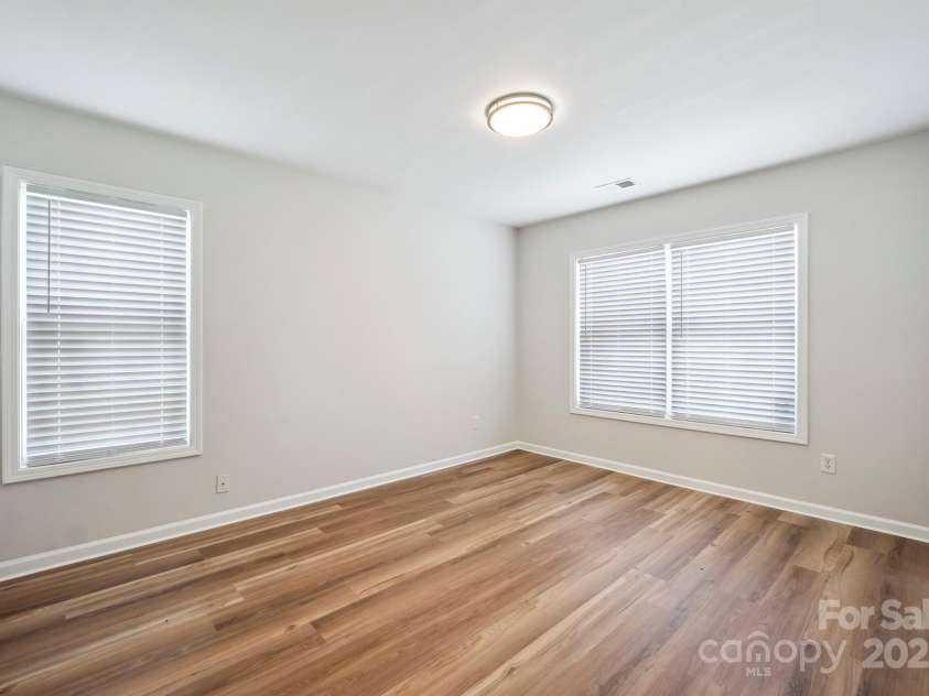 5375 Eneida Sue Drive, Charlotte, NC 28214.  MLS# CAR4273069, YatesRealty ID 22159. 