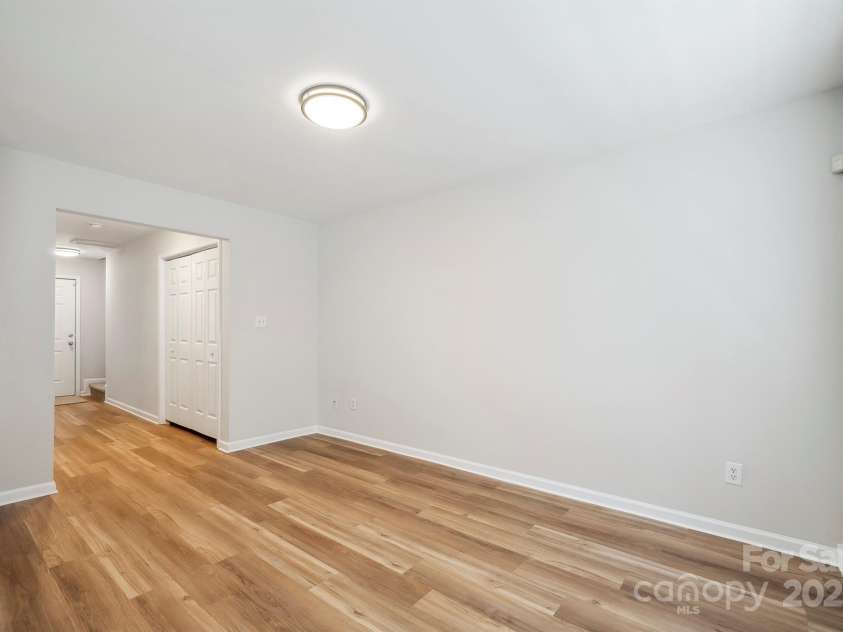 5375 Eneida Sue Drive, Charlotte, NC 28214.  MLS# CAR4273069, YatesRealty ID 22159. 