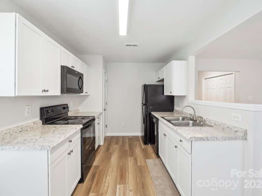 5375 Eneida Sue Drive, Charlotte, NC 28214.  MLS# CAR4273069, YatesRealty ID 22159. 