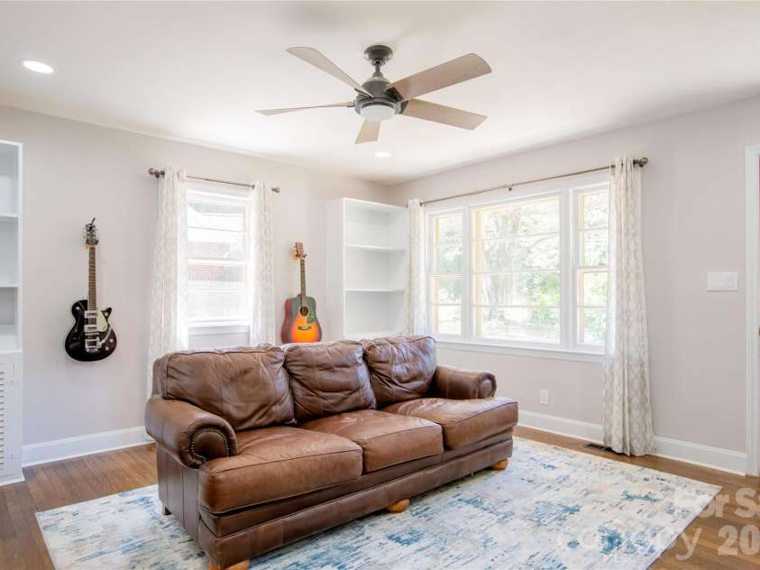 581 Clyde Drive, Winston Salem, NC 27104.  MLS# CAR4352702, YatesRealty ID 22159. 
