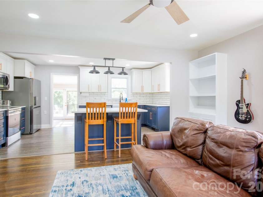 581 Clyde Drive, Winston Salem, NC 27104.  MLS# CAR4352702, YatesRealty ID 22159. 