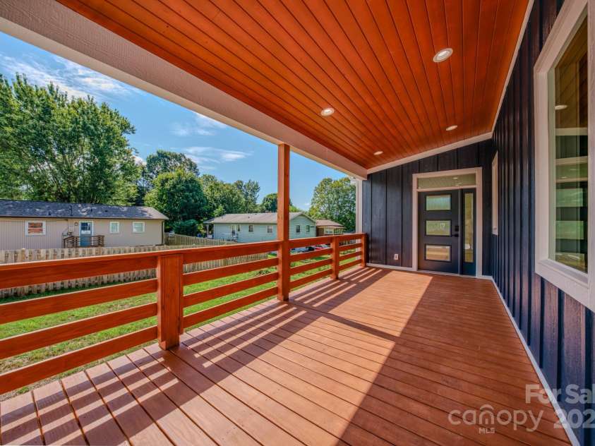 133 Grove Street, Asheville, NC 28801.  MLS# CAR4286313, YatesRealty ID 2216. Front Deck 