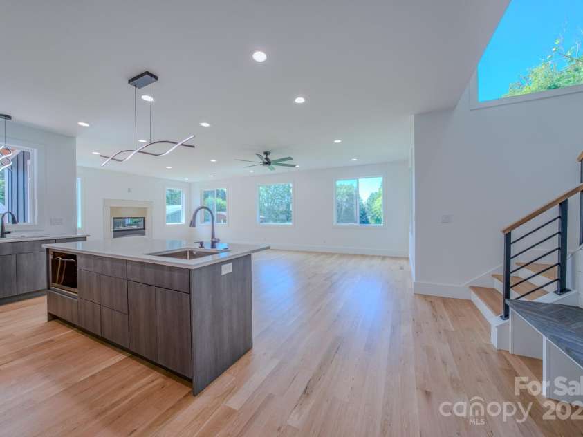 133 Grove Street, Asheville, NC 28801.  MLS# CAR4286313, YatesRealty ID 2216. Kitchen/Living room view