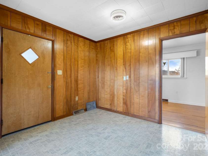 63 Wagner Road, Taylorsville, NC 28681.  MLS# CAR4220675, YatesRealty ID 2216. Eat-in kitchen