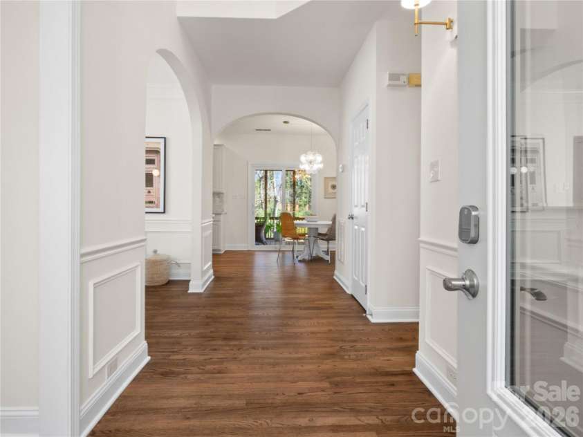2020 Sablewood Drive, Charlotte, NC 28205.  MLS# CAR4356478, YatesRealty ID 22160. 2-story foyer 
