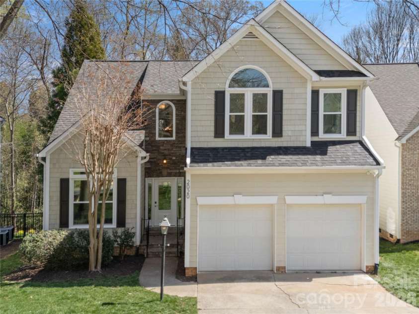 2020 Sablewood Drive, Charlotte, NC 28205.  MLS# CAR4356478, YatesRealty ID 22160. 