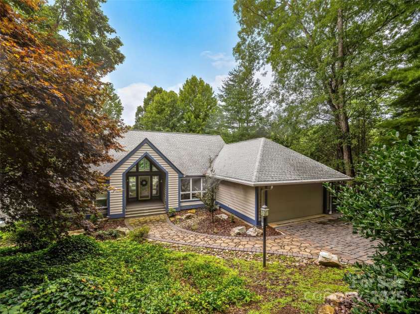 209 Fern Creek Drive, Flat Rock, NC 28731.  MLS# CAR4250558, YatesRealty ID 22160. 