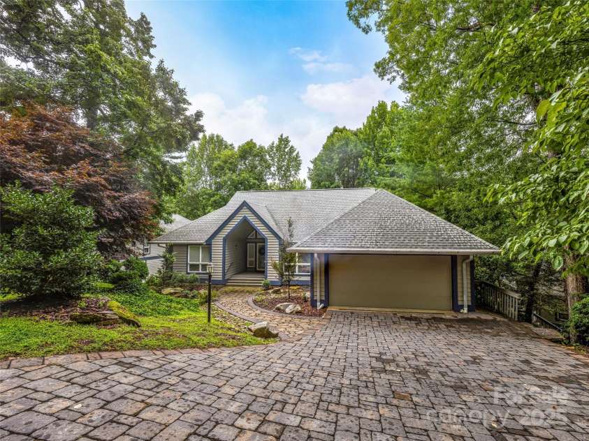 209 Fern Creek Drive, Flat Rock, NC 28731.  MLS# CAR4250558, YatesRealty ID 22160. 