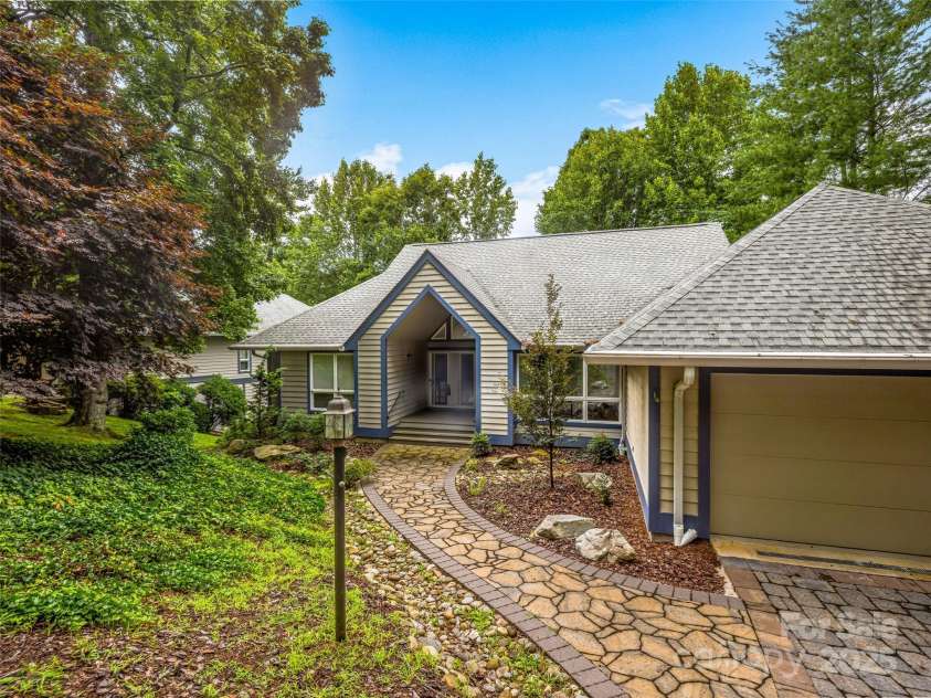 209 Fern Creek Drive, Flat Rock, NC 28731.  MLS# CAR4250558, YatesRealty ID 22160. 