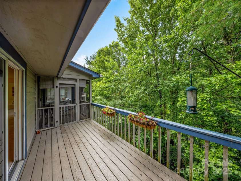 209 Fern Creek Drive, Flat Rock, NC 28731.  MLS# CAR4250558, YatesRealty ID 22160. 