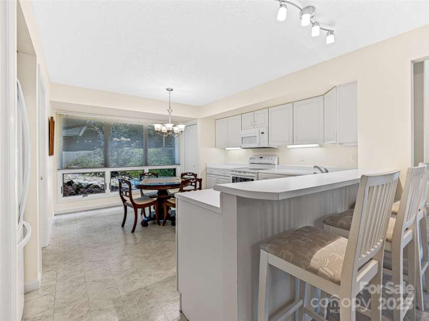 209 Fern Creek Drive, Flat Rock, NC 28731.  MLS# CAR4250558, YatesRealty ID 22160. 