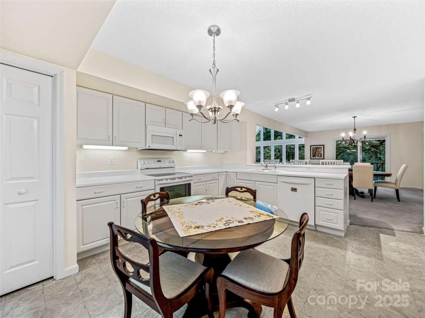209 Fern Creek Drive, Flat Rock, NC 28731.  MLS# CAR4250558, YatesRealty ID 22160. 