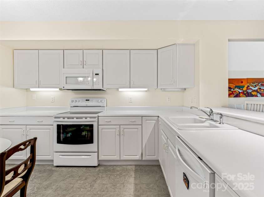209 Fern Creek Drive, Flat Rock, NC 28731.  MLS# CAR4250558, YatesRealty ID 22160. 
