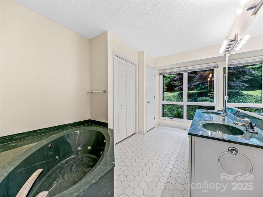 209 Fern Creek Drive, Flat Rock, NC 28731.  MLS# CAR4250558, YatesRealty ID 22160. 