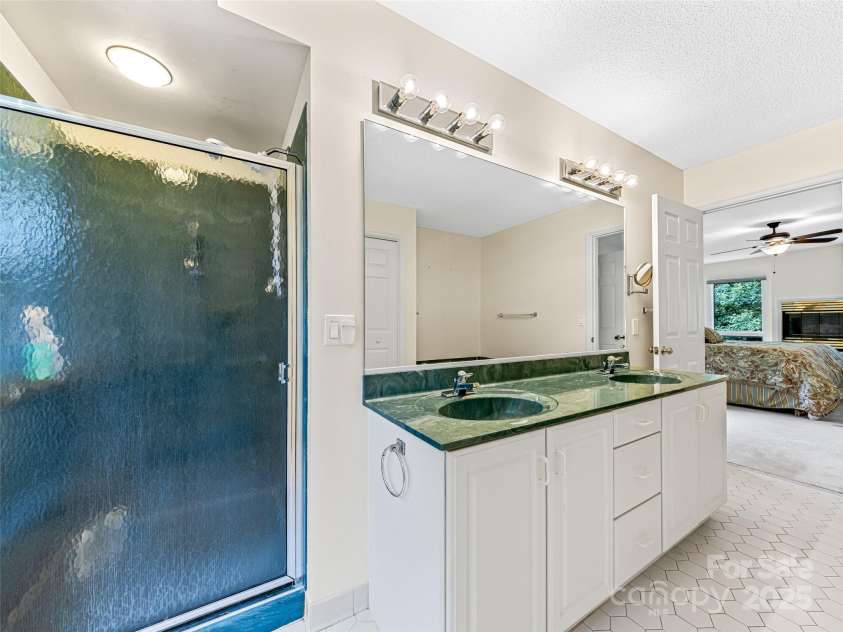 209 Fern Creek Drive, Flat Rock, NC 28731.  MLS# CAR4250558, YatesRealty ID 22160. 