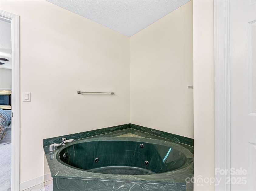 209 Fern Creek Drive, Flat Rock, NC 28731.  MLS# CAR4250558, YatesRealty ID 22160. 