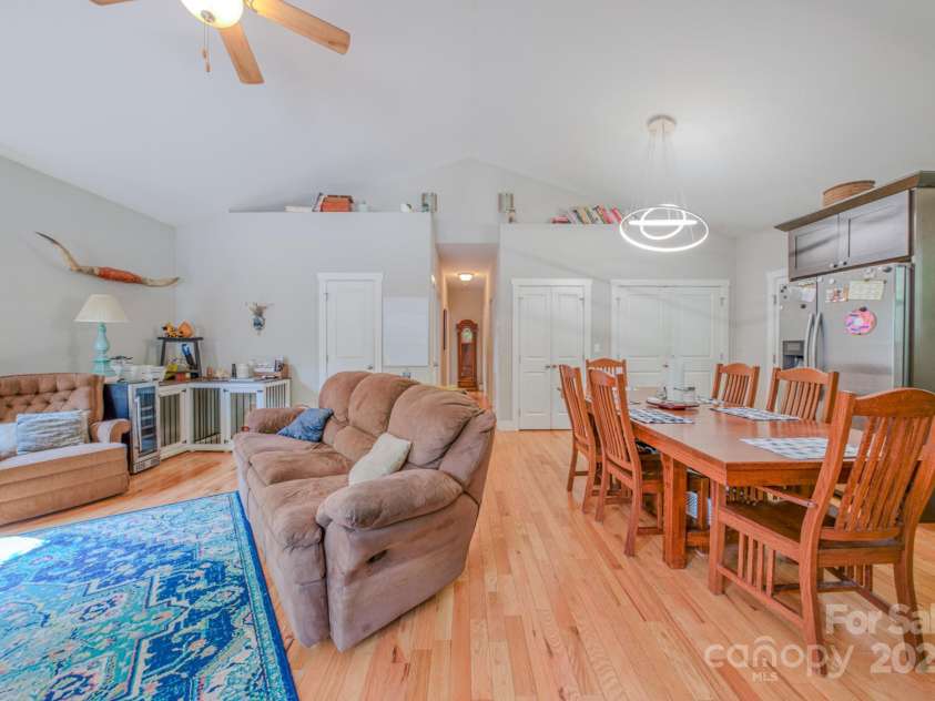 136 Old County Home Road, Asheville, NC 28806.  MLS# CAR4266936, YatesRealty ID 22161. 