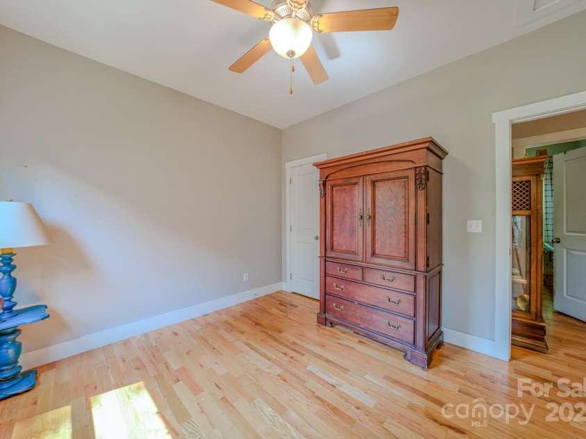 136 Old County Home Road, Asheville, NC 28806.  MLS# CAR4266936, YatesRealty ID 22161. 