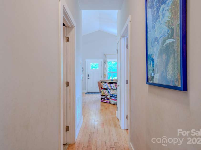 136 Old County Home Road, Asheville, NC 28806.  MLS# CAR4266936, YatesRealty ID 22161. 