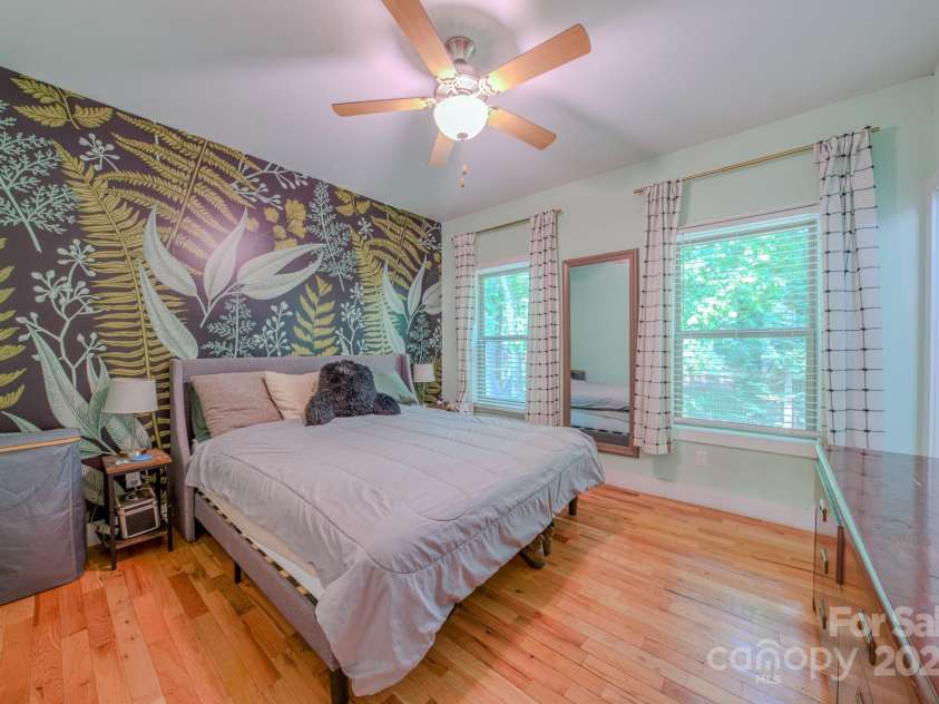 136 Old County Home Road, Asheville, NC 28806.  MLS# CAR4266936, YatesRealty ID 22161. 