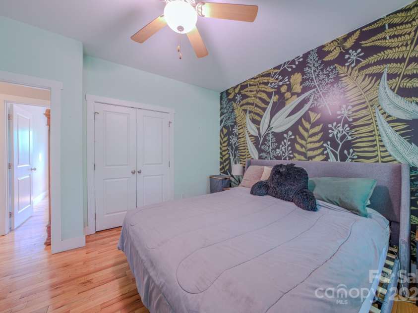 136 Old County Home Road, Asheville, NC 28806.  MLS# CAR4266936, YatesRealty ID 22161. 