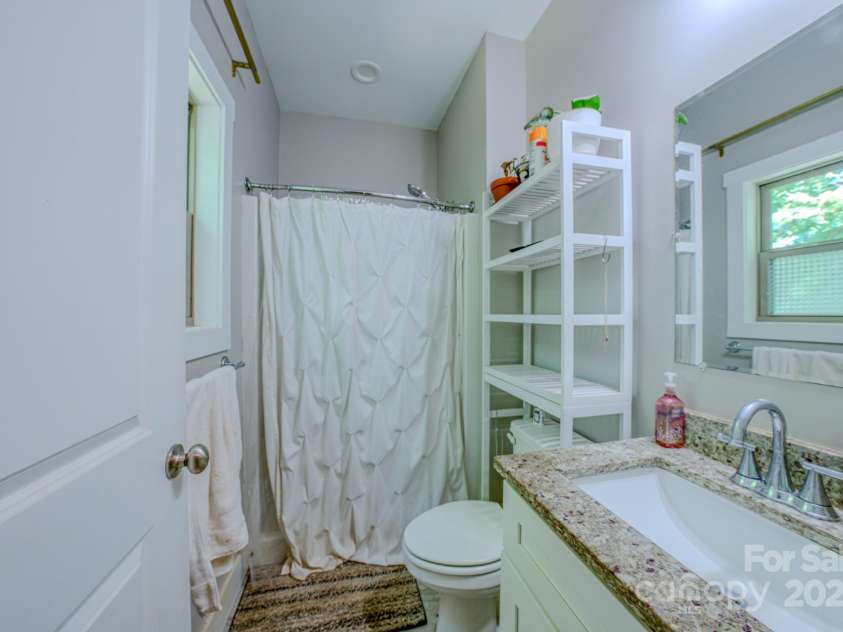 136 Old County Home Road, Asheville, NC 28806.  MLS# CAR4266936, YatesRealty ID 22161. 