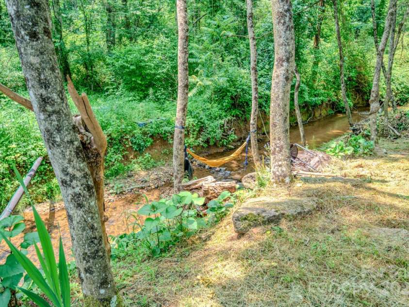 136 Old County Home Road, Asheville, NC 28806.  MLS# CAR4266936, YatesRealty ID 22161. 