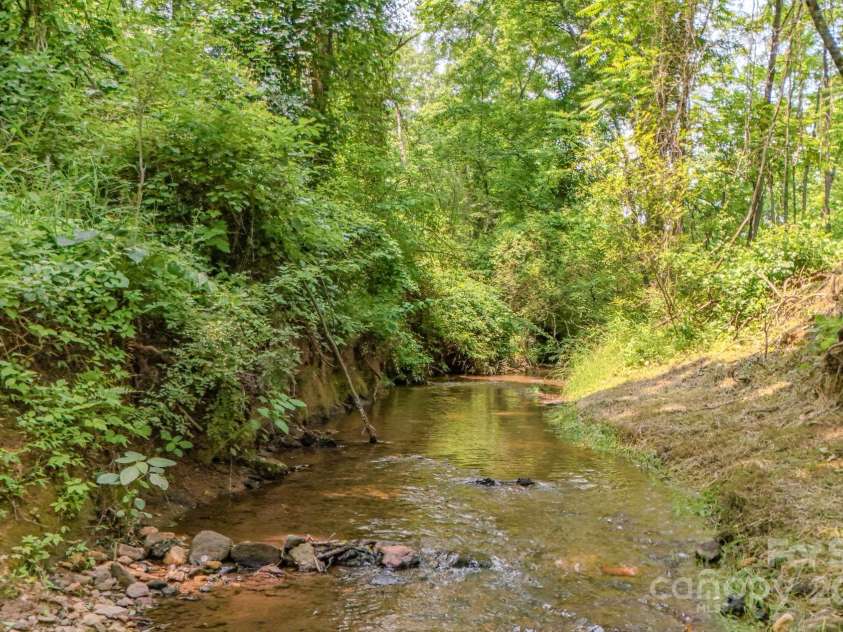 136 Old County Home Road, Asheville, NC 28806.  MLS# CAR4266936, YatesRealty ID 22161. 