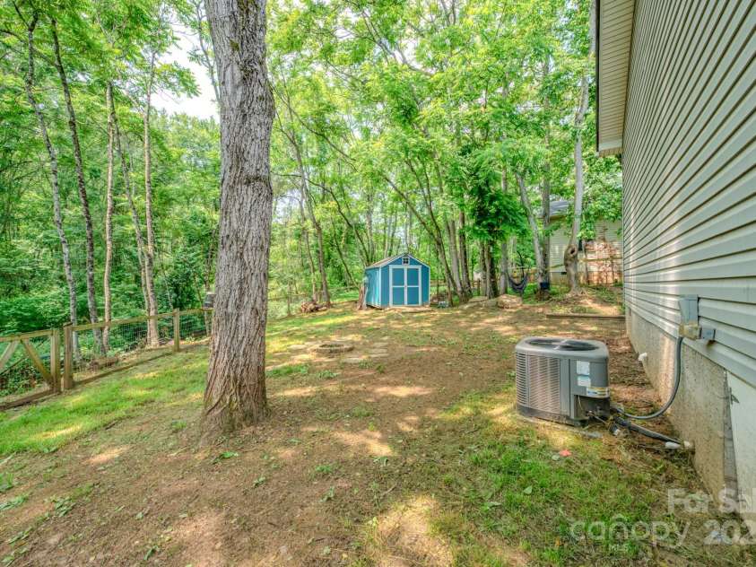 136 Old County Home Road, Asheville, NC 28806.  MLS# CAR4266936, YatesRealty ID 22161. 