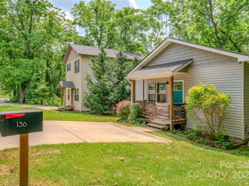136 Old County Home Road, Asheville, NC 28806.  MLS# CAR4266936, YatesRealty ID 22161. 