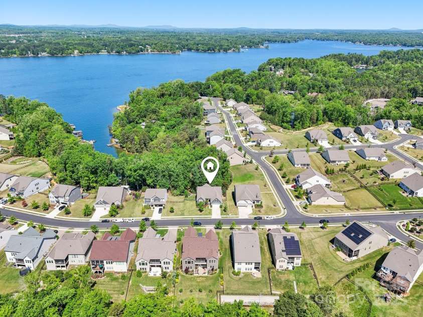 16427 Cozy Cove Road, Charlotte, NC 28278.  MLS# CAR4252546, YatesRealty ID 22162. 