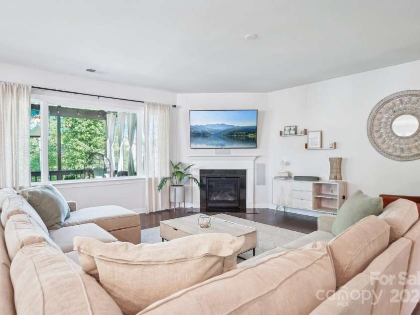 16427 Cozy Cove Road, Charlotte, NC 28278.  MLS# CAR4252546, YatesRealty ID 22162. 