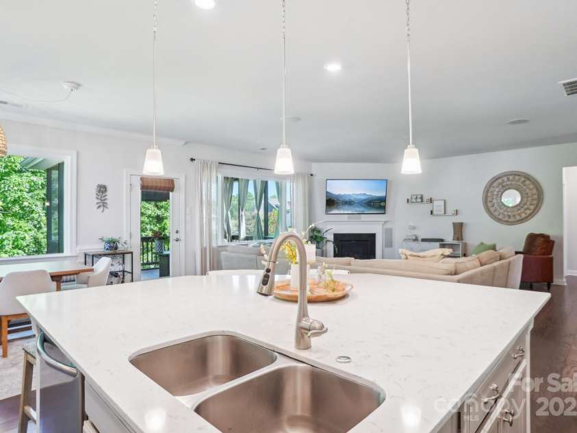 16427 Cozy Cove Road, Charlotte, NC 28278.  MLS# CAR4252546, YatesRealty ID 22162. 