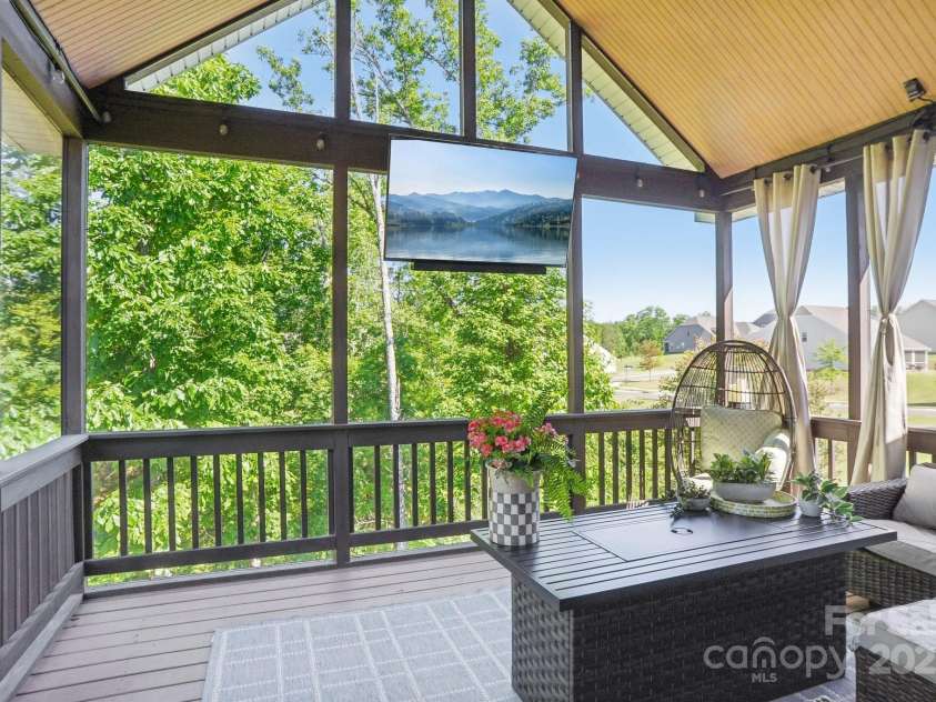 16427 Cozy Cove Road, Charlotte, NC 28278.  MLS# CAR4252546, YatesRealty ID 22162. 