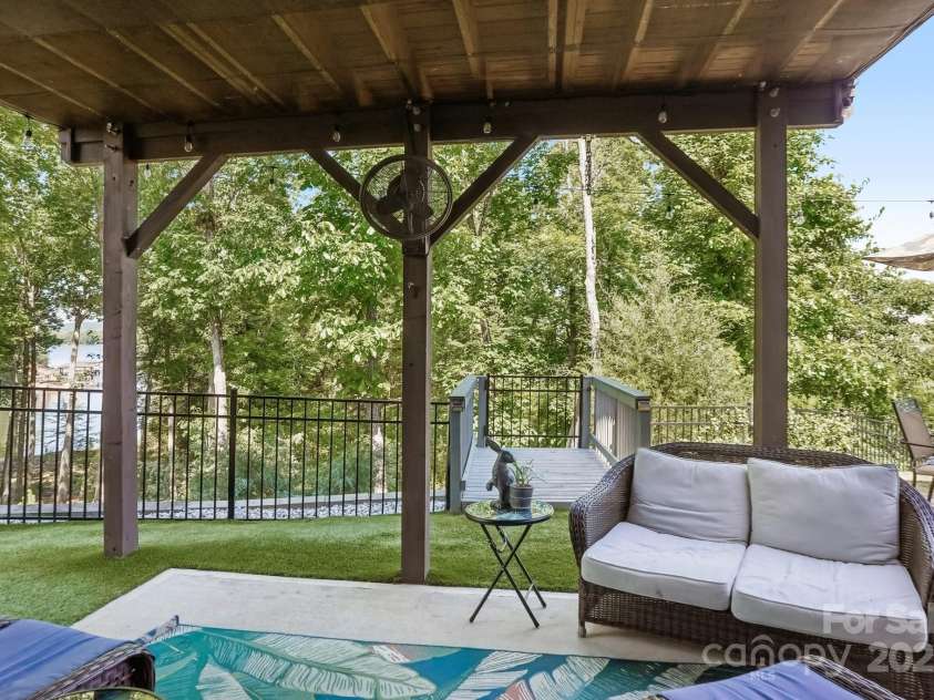 16427 Cozy Cove Road, Charlotte, NC 28278.  MLS# CAR4252546, YatesRealty ID 22162. 