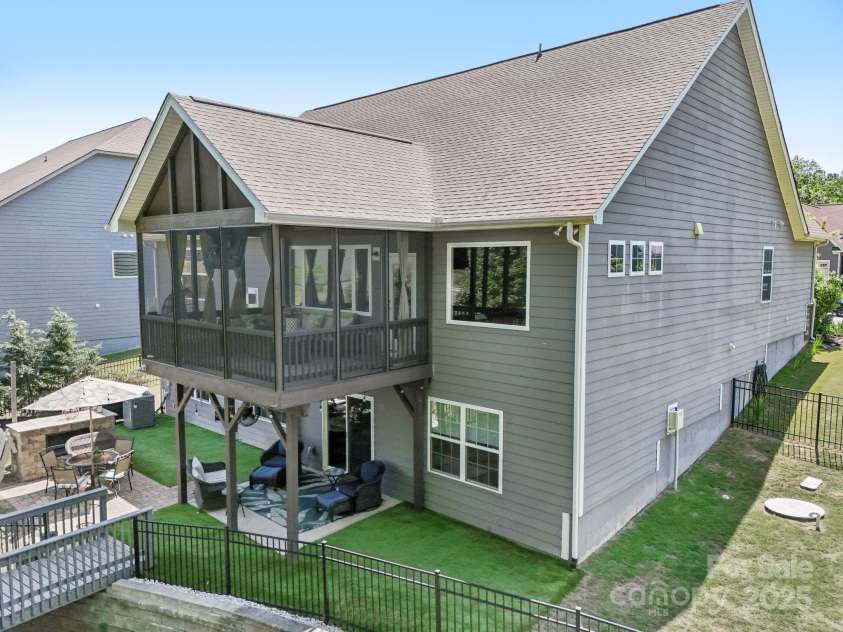 16427 Cozy Cove Road, Charlotte, NC 28278.  MLS# CAR4252546, YatesRealty ID 22162. 