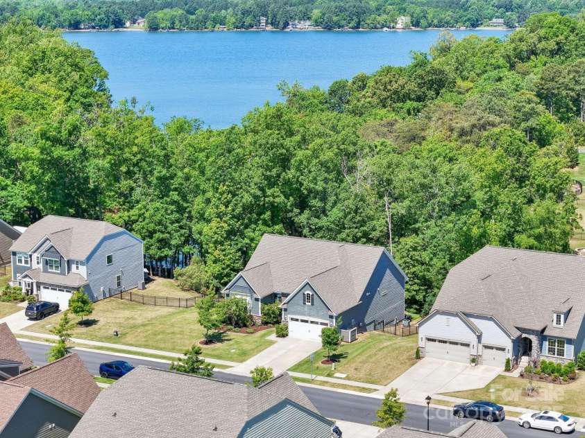 16427 Cozy Cove Road, Charlotte, NC 28278.  MLS# CAR4252546, YatesRealty ID 22162. 