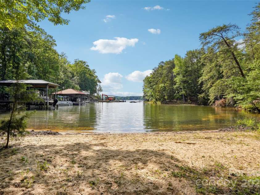 16427 Cozy Cove Road, Charlotte, NC 28278.  MLS# CAR4252546, YatesRealty ID 22162. 