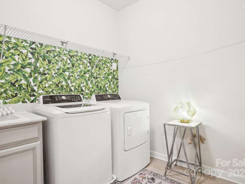 16427 Cozy Cove Road, Charlotte, NC 28278.  MLS# CAR4252546, YatesRealty ID 22162. Main Level Laundry