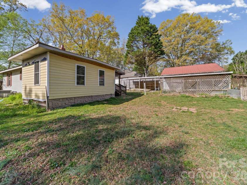 402 Edgemont Street, Albemarle, NC 28001.  MLS# CAR4361826, YatesRealty ID 22162. 