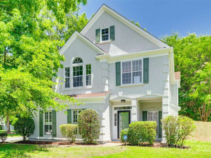 2830 Grosbeak Lane, Charlotte, NC 28269.  MLS# CAR4273887, YatesRealty ID 22163. 