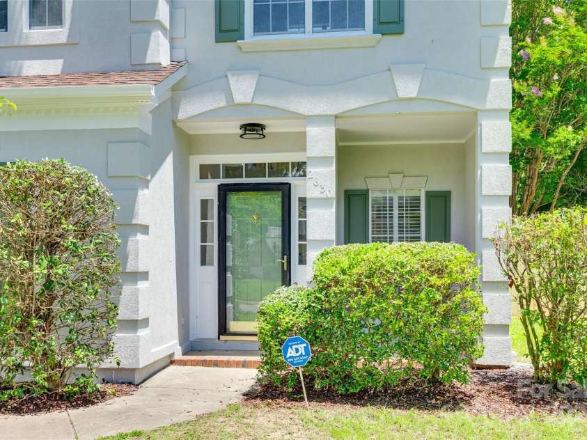 2830 Grosbeak Lane, Charlotte, NC 28269.  MLS# CAR4273887, YatesRealty ID 22163. 