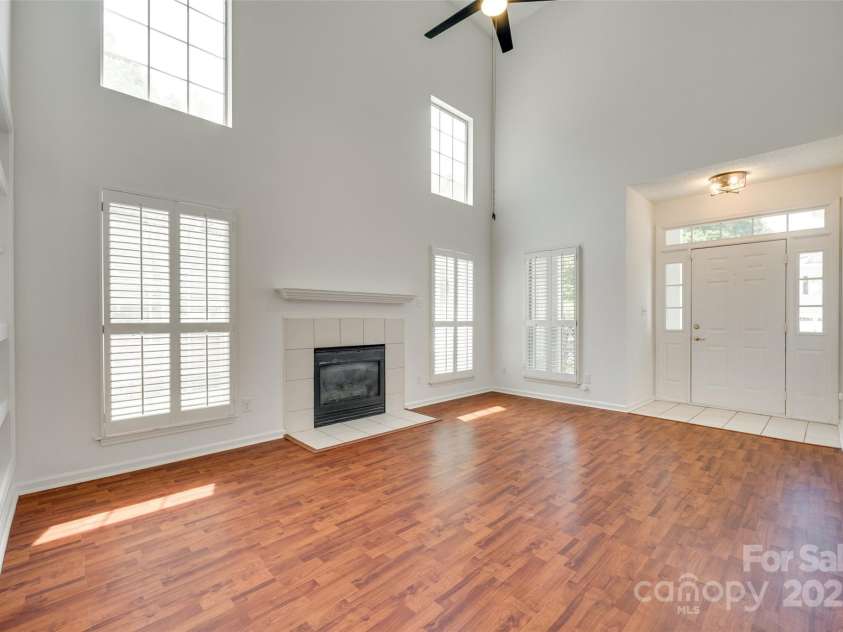 2830 Grosbeak Lane, Charlotte, NC 28269.  MLS# CAR4273887, YatesRealty ID 22163. 