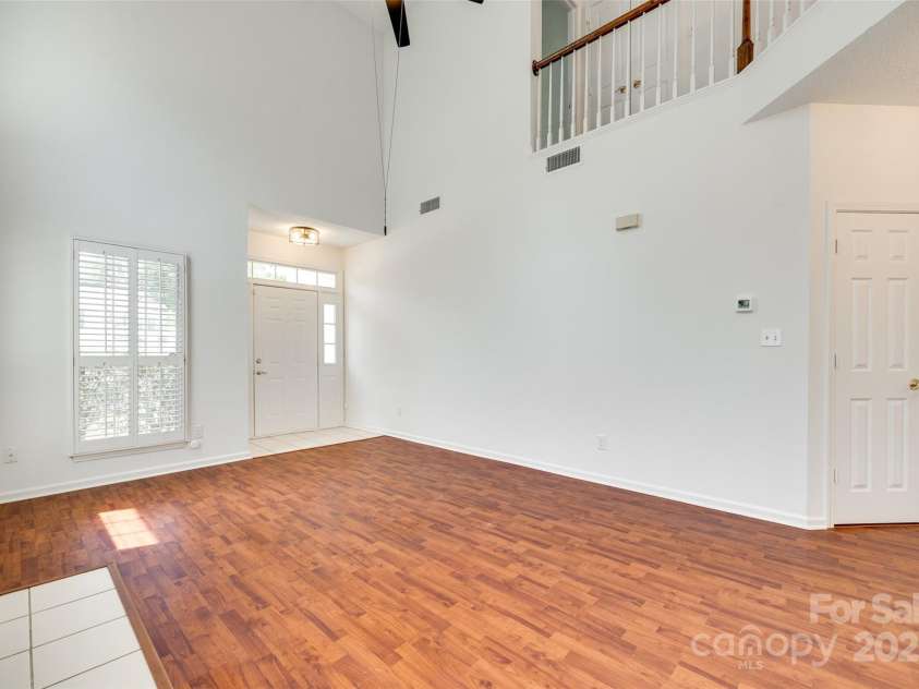 2830 Grosbeak Lane, Charlotte, NC 28269.  MLS# CAR4273887, YatesRealty ID 22163. 