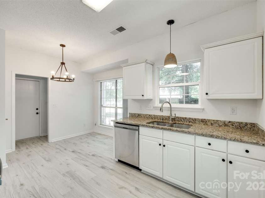 2830 Grosbeak Lane, Charlotte, NC 28269.  MLS# CAR4273887, YatesRealty ID 22163. 