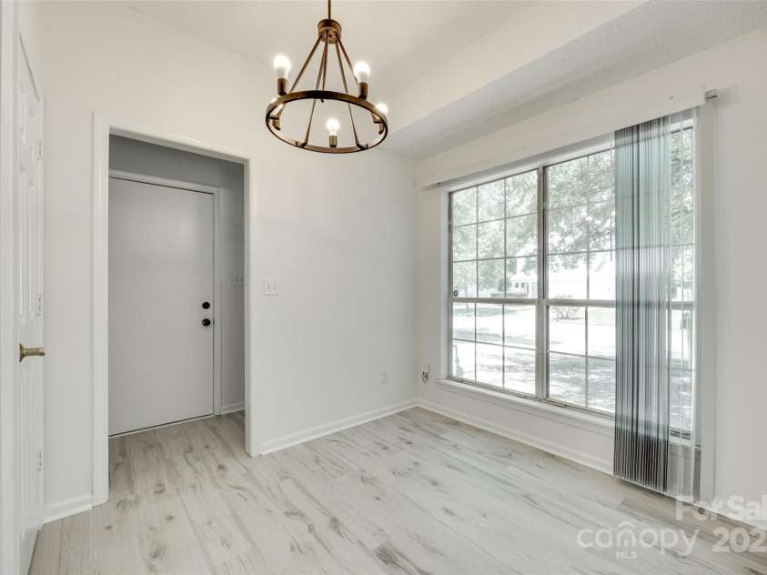 2830 Grosbeak Lane, Charlotte, NC 28269.  MLS# CAR4273887, YatesRealty ID 22163. 