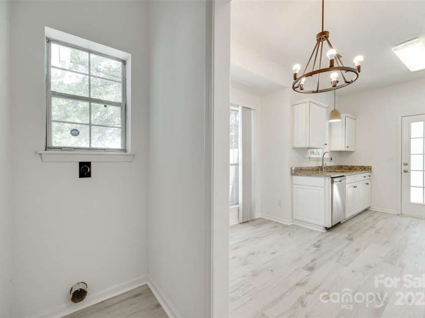 2830 Grosbeak Lane, Charlotte, NC 28269.  MLS# CAR4273887, YatesRealty ID 22163. 