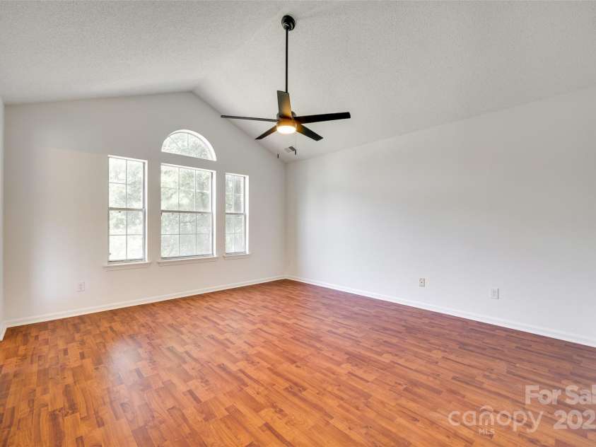 2830 Grosbeak Lane, Charlotte, NC 28269.  MLS# CAR4273887, YatesRealty ID 22163. 
